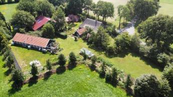 Schöner, großer Garten, mitten in den Wiesen, in der Nähe der Re