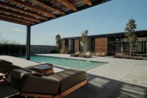 Barefoot Luxury Eressos Apartments