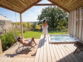 Damona Lodges