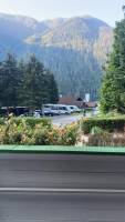 Wohnmobilstellplatz zwischen den Bergen in der Nähe des Molltale