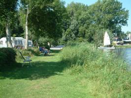 Aquacamping En Jachthaven De Rakken