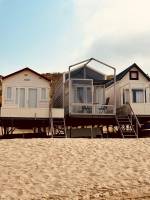 Slaapstrandhuisje óp het strand van Dishoek met zeezicht en terr