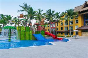 Tropical Deluxe Princess Beach Resort en Spa