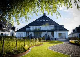 Luxe 3 persoons appartement aan het Sneekermeer in Offingawier n