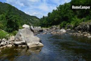 An den Ufern des Flusses Eyrieux und der Dolce Via, Auvergne-Rhô