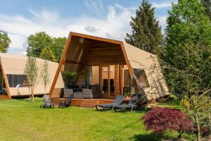 Twentse tentsuite XL met privé sanitair (NIEUW) | 6 pers.