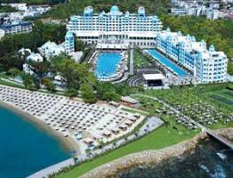 Rubi Platinum Spa Resort en Suites