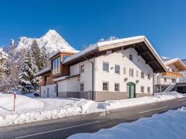 Biber Art Apartment 2