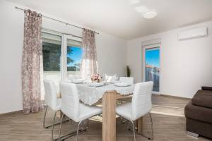 Pool Apartment Bakija 2