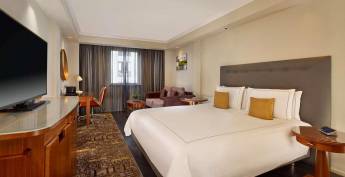 Radisson Plaza Victoria London