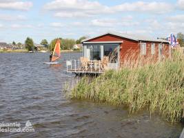 Woonark Oudega direct aan het water