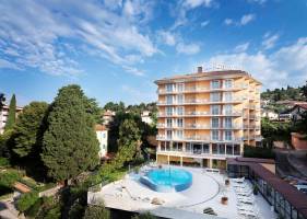 Socializing Hotel Mirna