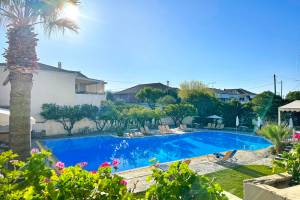 Fly & Go Konaki Hotel