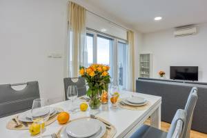 Cikat Bay Modern Apartment