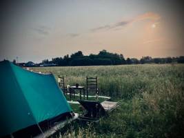 Rustikales Camping in völliger Freiheit und mit einem Hauch von 