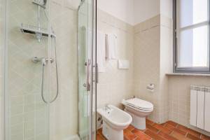 La Voce Del Lago Pied Dans L' Eau