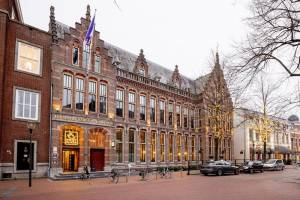 Post-Plaza Hotel&Grand Café