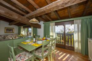 Liano Rosa-view lake & parking