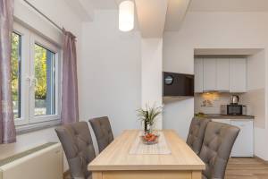 Apartment Matea 220m from the beach