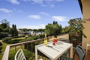 Spiaggia Azzurro -lakeside with terrace