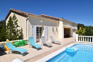 Vakantiehuis in Méjannes-le-Clap met zwembad, in Languedoc-Rouss
