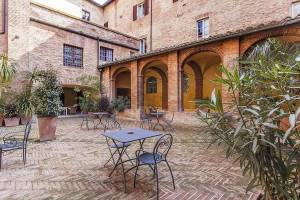 Il Chiostro Del Carmine