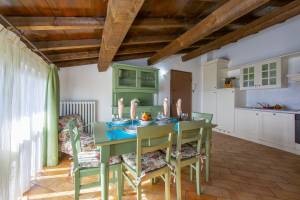 Liano Violetta -view lake & parking