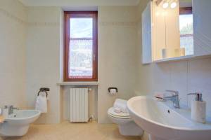 Julia's House With Lakeview