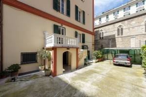 Central Flat In Genova