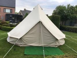 Wunderschöner grüner Garten in der Nähe des Naturschutzgebiets M