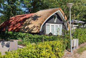 Zespersoons luxe vakantiehuis op familiepark nabij de Weerribben