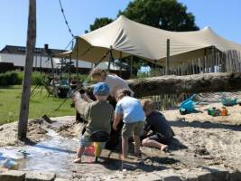 Attraktiver Minicampingplatz inmitten der Felder, in der Nähe de