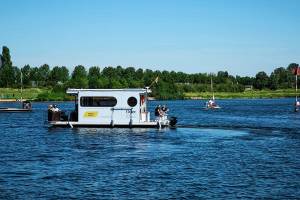 Hausboot Tiny House Boat Lodge Limburgse Maasplassen Belgien