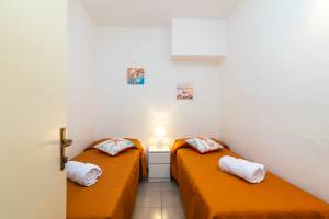 I Fari 72 600m From The Beach