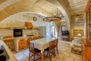 Ta'Leli Pool Farmhouse in Gozo