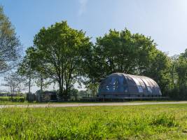 Riverdome with private bathroom and hot
