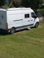 Camping in einem ruhigen Garten, Auvergne-Rhône-Alpes