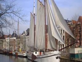 Zeilschip als groepsaccommodatie voor 34 personen in de stad Gro