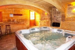 Villeleynah Amazing Gozitan Villa + Pool