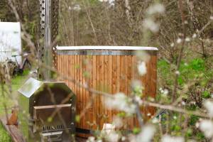 Comfortplaats met privé hottub en privé sanitair naast de plaats