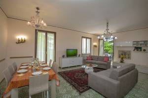 Villa Alberti 900m from Garda lake