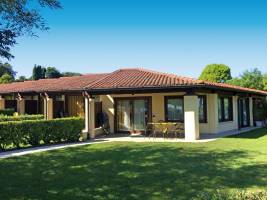 Front Lake Resort Le Corti del Lago