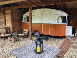 Schöner, ruhiger Ort an der Waal, mit Chalets & Oldtimer-Wohnwag