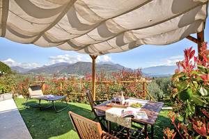 Caffè Priscilla House parking & lakeview