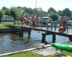 Aquacamping En Jachthaven De Rakken