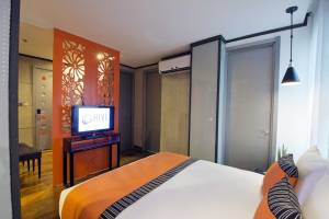 Hive Hotel and Convention Place