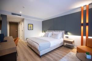 Elisa Tirana by Melia