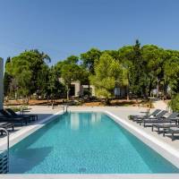 Akrotiri Suites