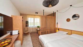 Lake View Hotel Room 2p