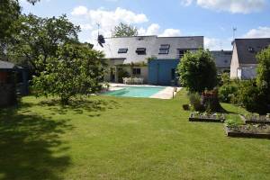 Stellplatz mit Schwimmbad „Les Communeaux“ an der Loiremündung